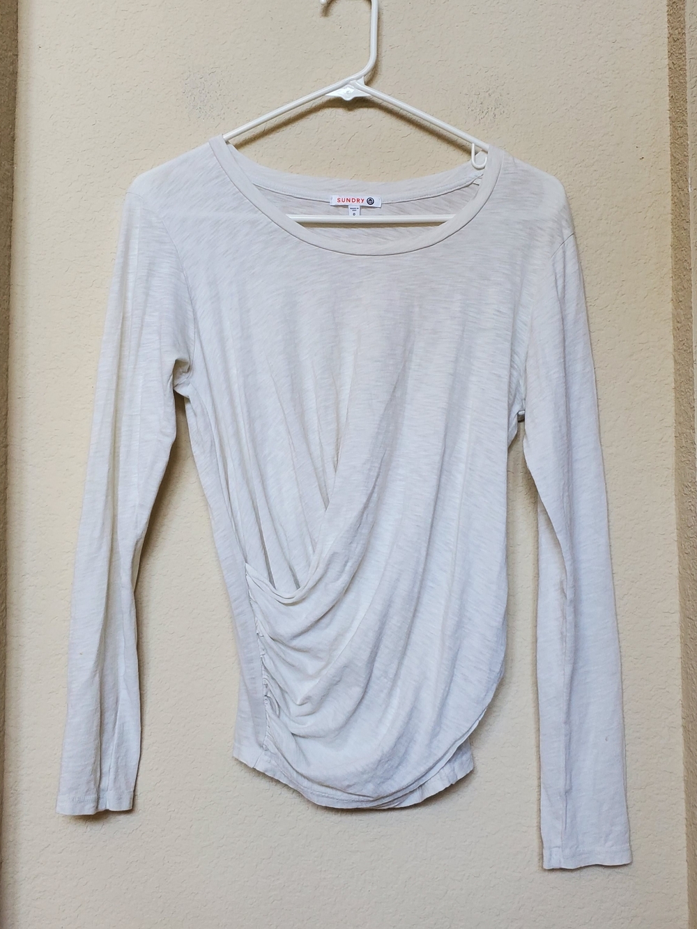 Sundry Off-White Long Sleeve Draped Side Ruched Tee